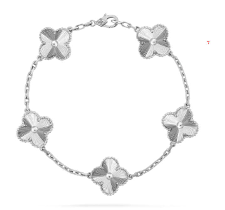 Four leaf clover bracelet